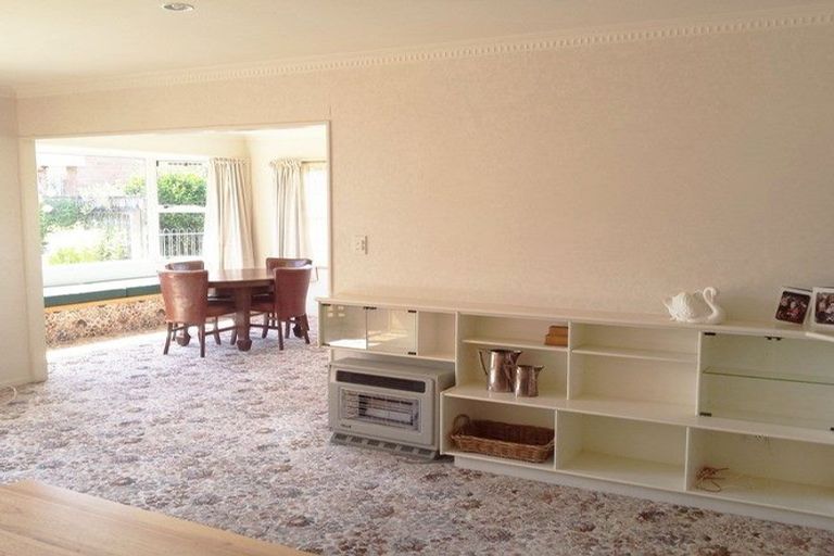 Photo of property in 4 Waiwera Place, Merrilands, New Plymouth, 4312