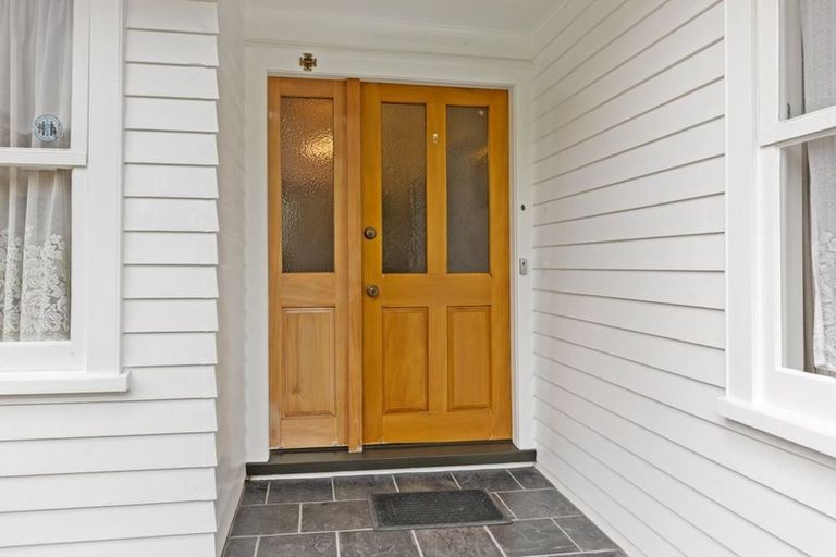 Photo of property in 30 Deuxberry Avenue, Northcote, Auckland, 0627