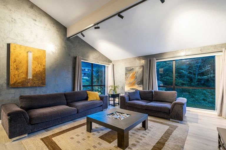 Photo of property in 28 Peterhouse Street, Tawa, Wellington, 5028