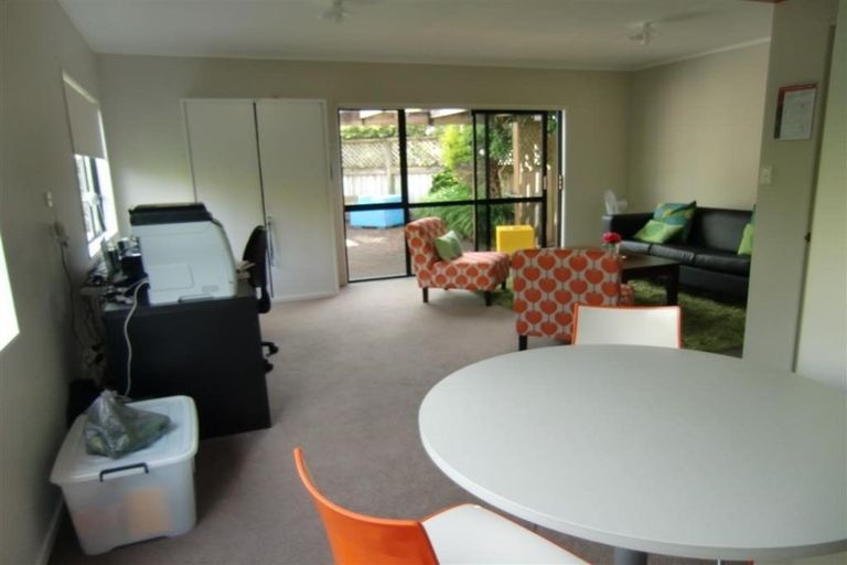 Photo of property in 7 Larsen Place, Merrilands, New Plymouth, 4312