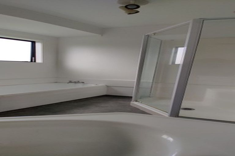 Photo of property in 2/12 Heathglen Place, Bayview, Auckland, 0629