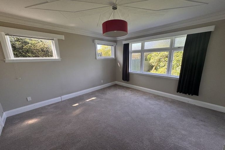 Photo of property in 24 Highbury Crescent, Highbury, Wellington, 6012