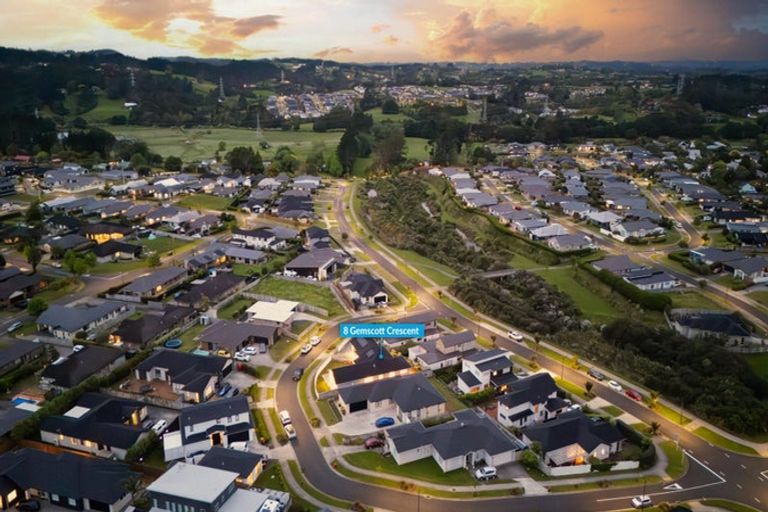 Photo of property in 8 Gemscott Crescent, Huapai, Kumeu, 0810