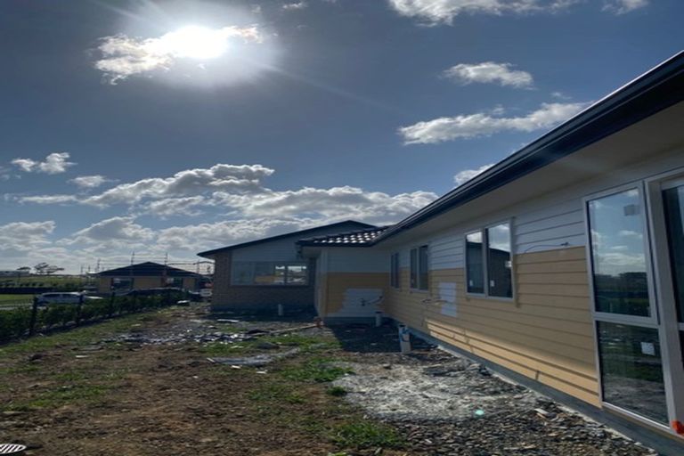 Photo of property in 51 Twin Parks Rise, Papakura, 2110