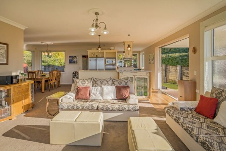 Photo of property in 19a Tarapatiki Drive, Whitianga, 3510