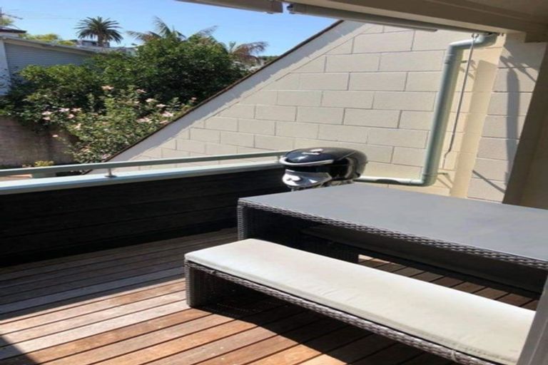 Photo of property in 1/2a Spring Street, Devonport, Auckland, 0624