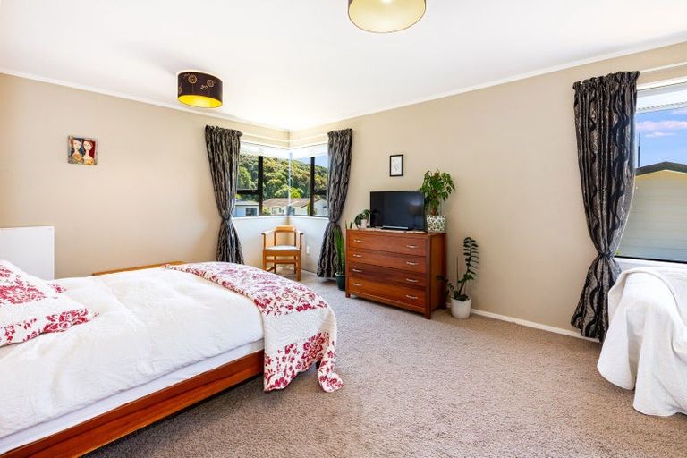 Photo of property in 61 Albatross Close, Whitby, Porirua, 5024
