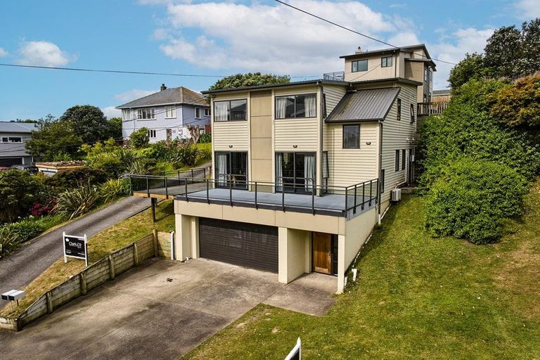Photo of property in 23 View Road, Titahi Bay, Porirua, 5022