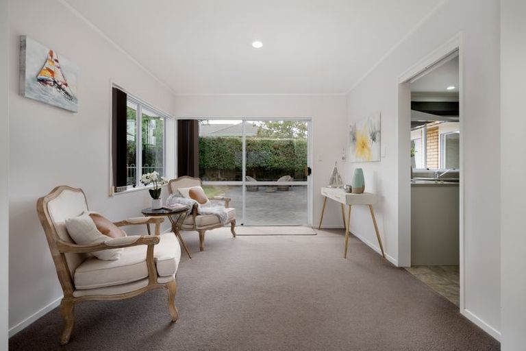 Photo of property in 27 Eiger Place, Northpark, Auckland, 2013