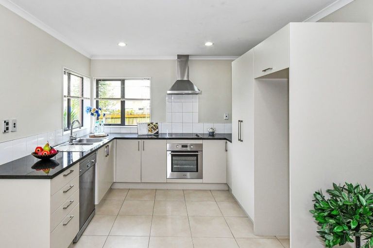 Photo of property in 17 Kokako Rise, Papakura, 2110