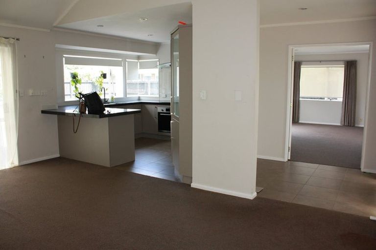 Photo of property in 2 Amadeus Place, Northpark, Auckland, 2013