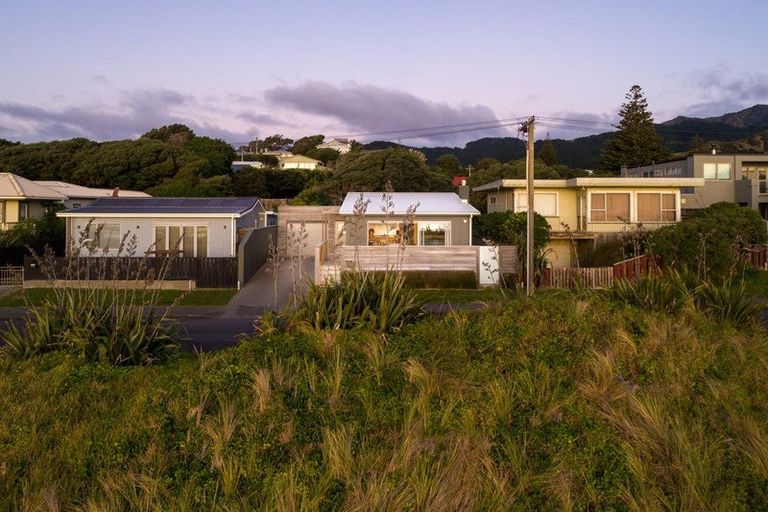 Photo of property in 121 The Parade, Paekakariki, 5034