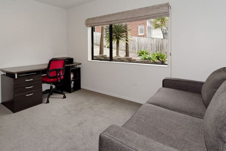 Photo of property in 30a Derwent Crescent, Titirangi, Auckland, 0604