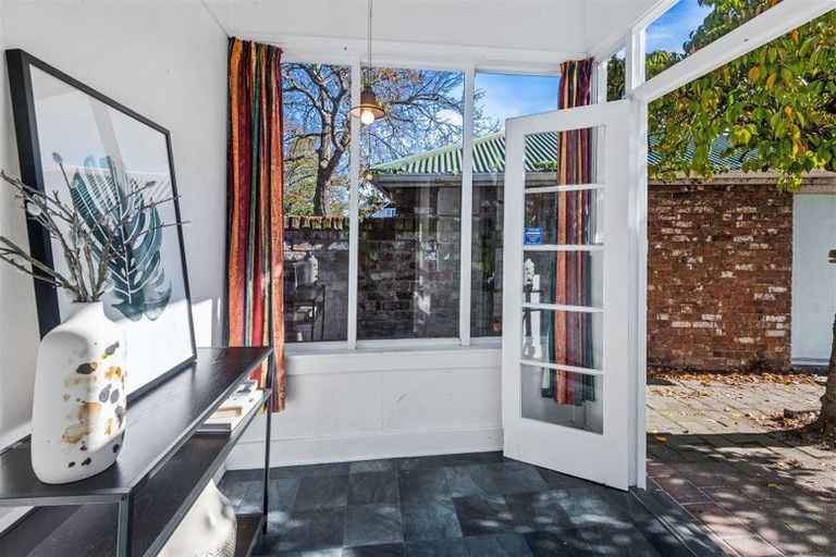 Photo of property in 28 Straven Road, Riccarton, Christchurch, 8011