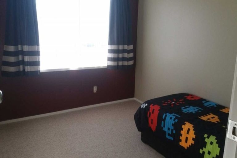 Photo of property in 75 Kemp Road, Massey, Auckland, 0614