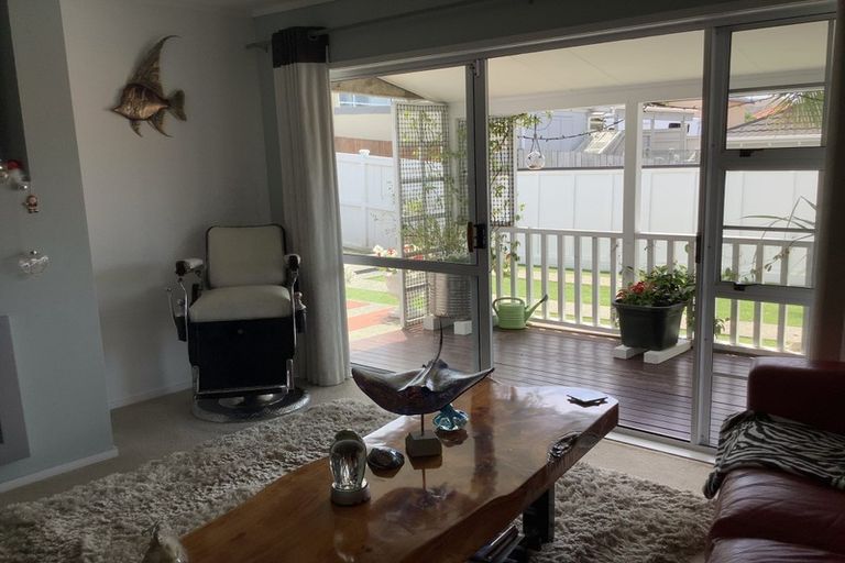 Photo of property in 2/28 Onepoto Road, Hauraki, Auckland, 0622