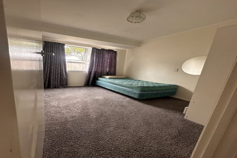 Photo of property in 261 Wairau Road, Totara Vale, Auckland, 0627