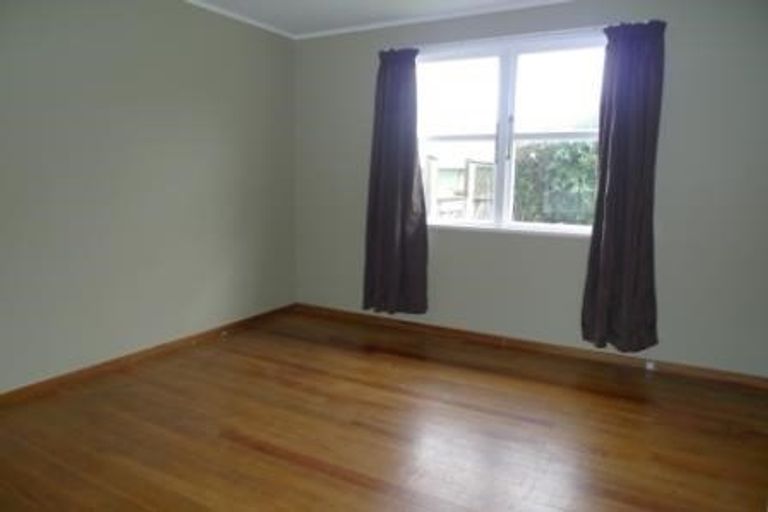 Photo of property in 60 Stewart Drive, Newlands, Wellington, 6037