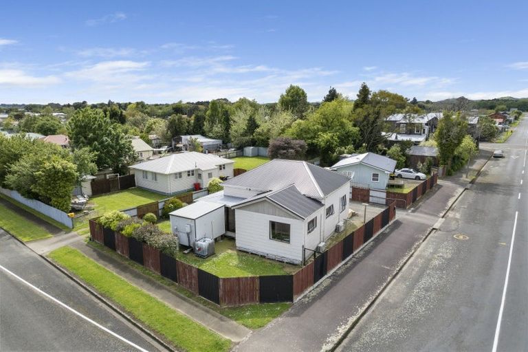 Photo of property in 15 Station Street, Woodville, 4920