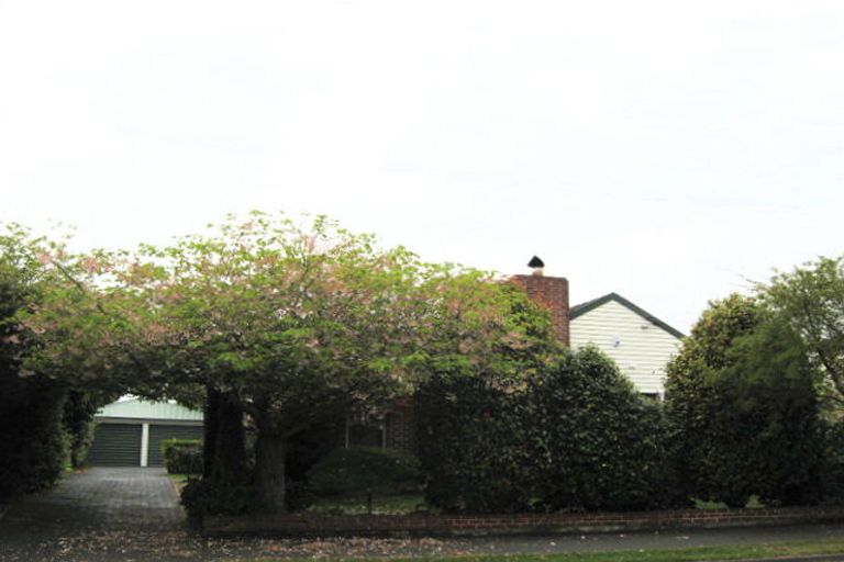 Photo of property in 16 Sevenoaks Drive, Bryndwr, Christchurch, 8053