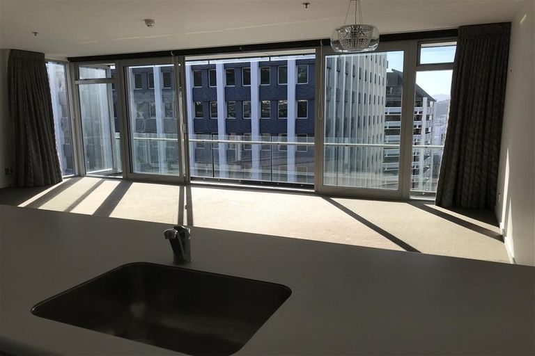 Photo of property in Montreaux Apartments, 8h/164 The Terrace, Wellington Central, Wellington, 6011