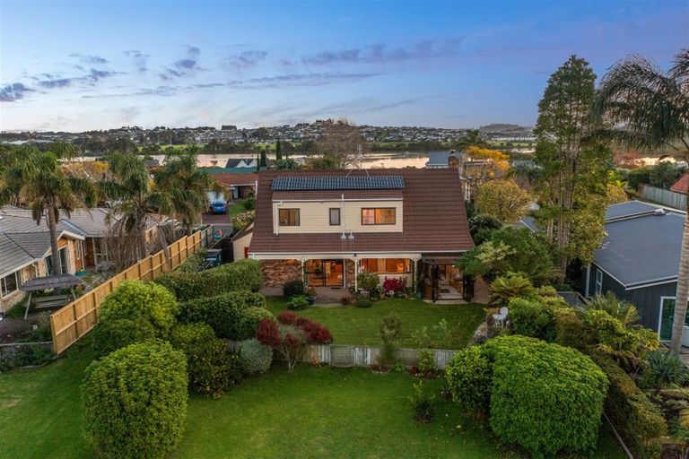 Photo of property in 42 Maygrove Drive, Orewa, 0931