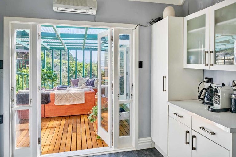 Photo of property in 55 Rona Street, Eastbourne, Lower Hutt, 5013