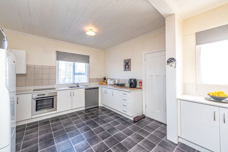 Photo of property in 16 Central Avenue, Gonville, Whanganui, 4501