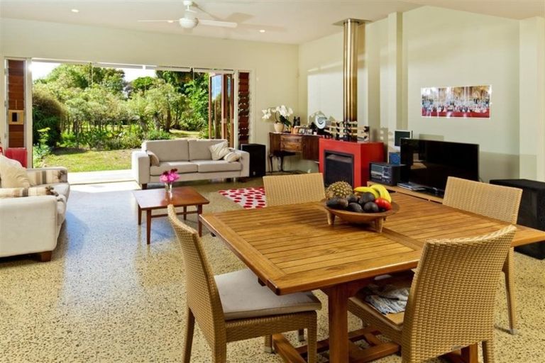 Photo of property in 166a Rimmer Road, Helensville, 0875