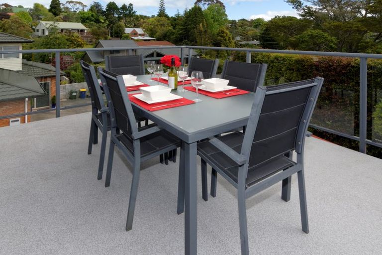 Photo of property in 30a Derwent Crescent, Titirangi, Auckland, 0604