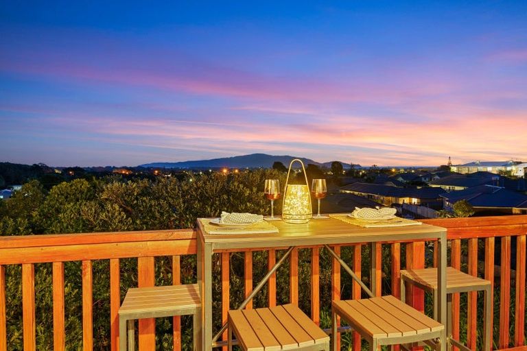 Photo of property in 56 Kakariki Grove, Waikanae, 5036