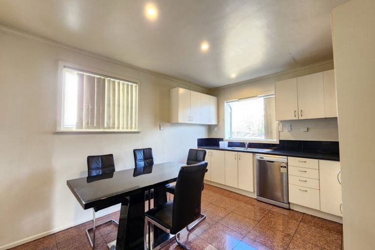 Photo of property in 5 Alan Avenue, Henderson, Auckland, 0610