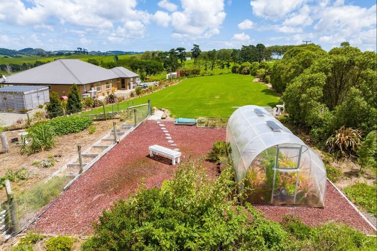 Photo of property in 24 Karakanui Road, Tinopai, Matakohe, 0593