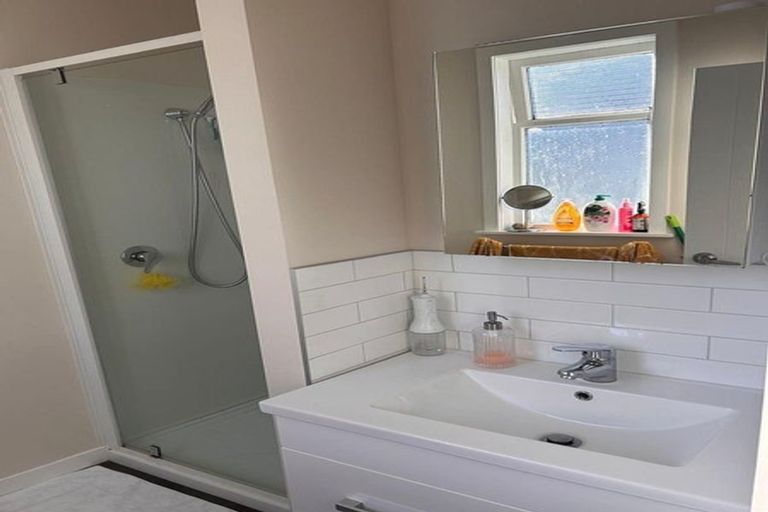 Photo of property in 90 Karepa Street, Brooklyn, Wellington, 6021