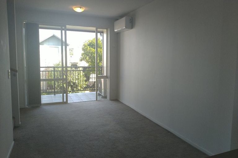 Photo of property in 33 Kirikiri Lane, East Tamaki, Auckland, 2013