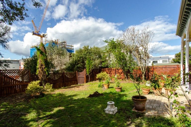 Photo of property in 30 Hobson Street, Thorndon, Wellington, 6011