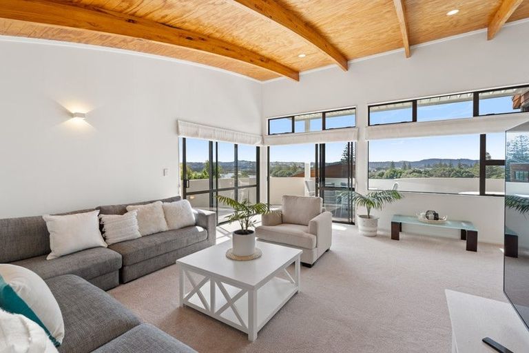 Photo of property in 1/42 Amorino Drive, Red Beach, 0932