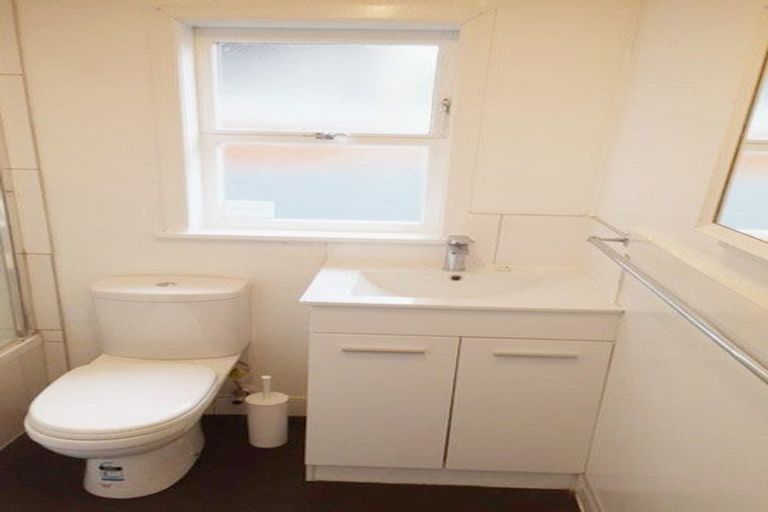 Photo of property in 4 Queen Mary Avenue, New Lynn, Auckland, 0600