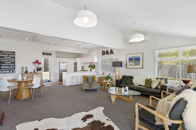 Photo of property in 45 Kiwi Esplanade, Mangere Bridge, Auckland, 2022