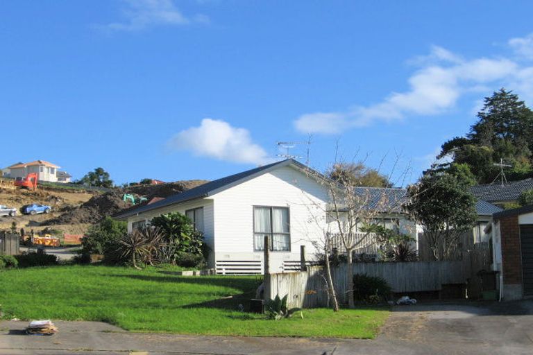 Photo of property in 17 Lowburn Place, Clover Park, Auckland, 2019