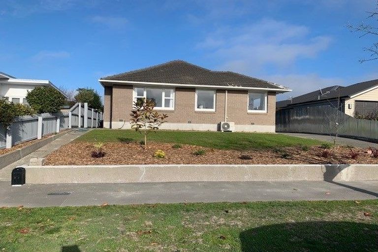 Photo of property in 74 Bickerton Street, Wainoni, Christchurch, 8061