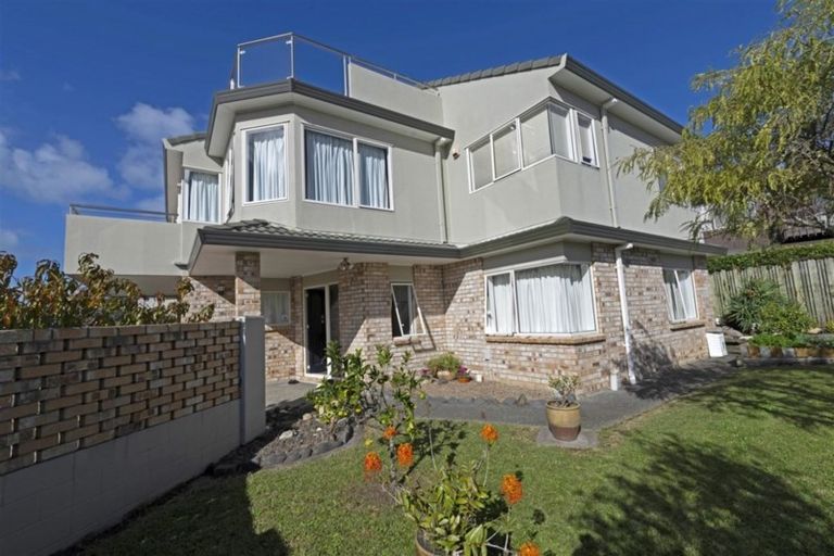 Photo of property in 2/89 Aberdeen Road, Castor Bay, Auckland, 0620