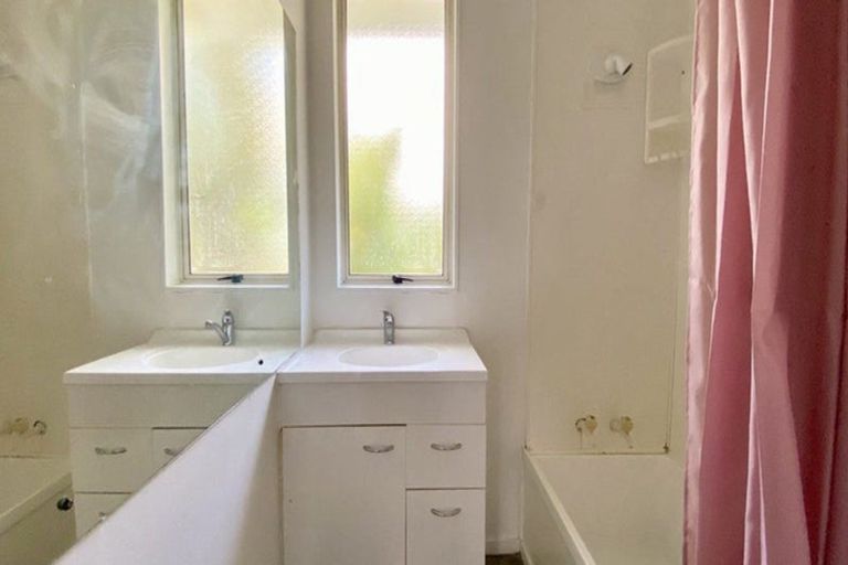 Photo of property in 26a Roberts Road, Te Atatu South, Auckland, 0610