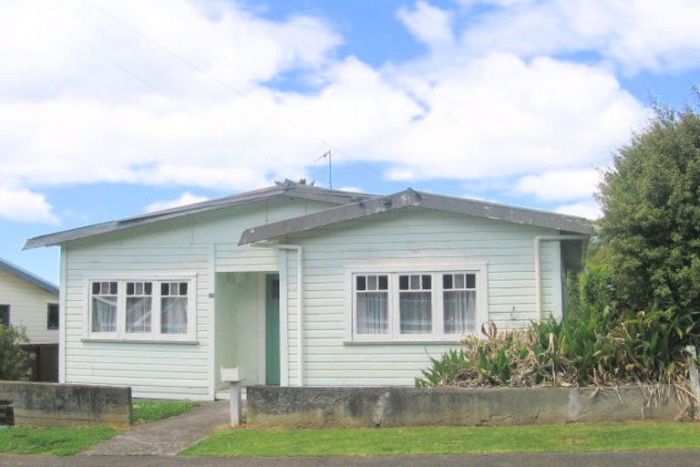 Photo of property in 13 Seaview Road, Waihi Beach, 3611