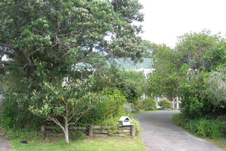 Photo of property in 21 Aotearoa Terrace, Murrays Bay, Auckland, 0630