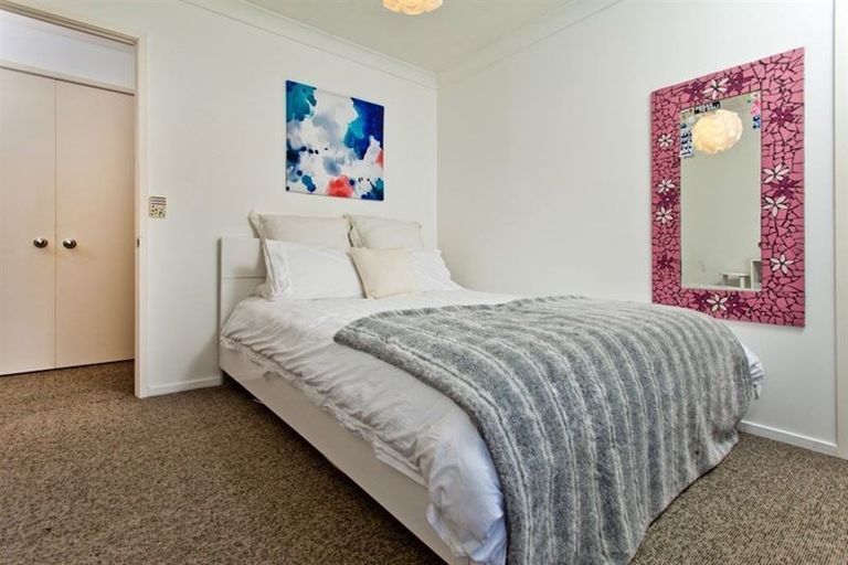 Photo of property in 32 Chadlington Avenue, Henderson, Auckland, 0612