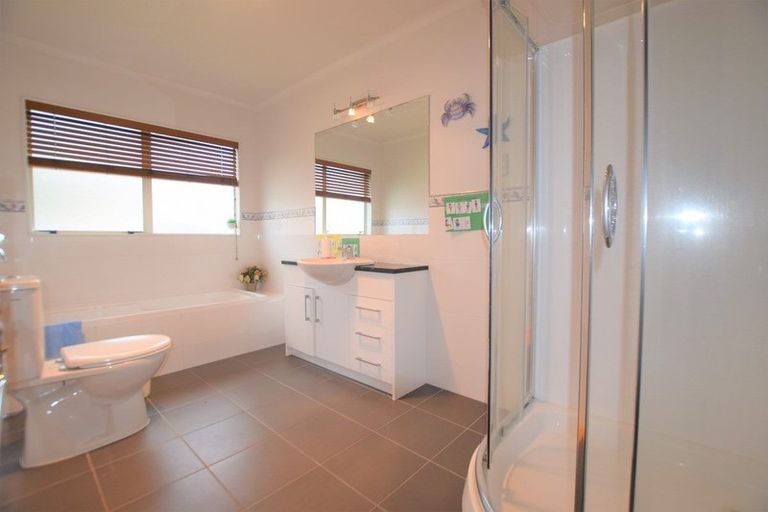 Photo of property in 23 Leafield Crescent, Henderson, Auckland, 0612