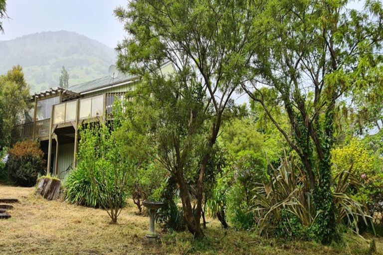 Photo of property in 60 Lukes Road, Little Akaloa, 7583