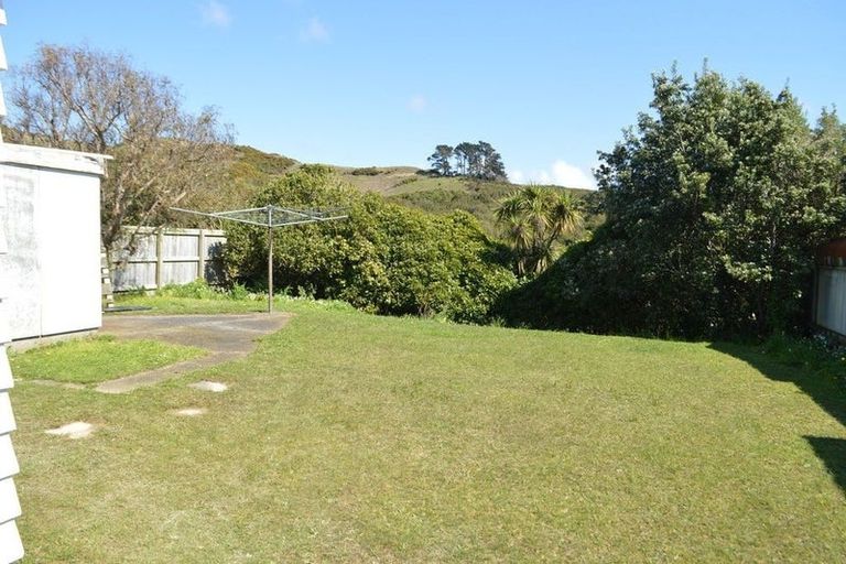Photo of property in 100 Sievers Grove, Cannons Creek, Porirua, 5024
