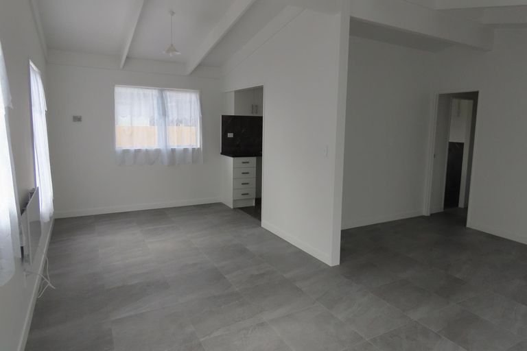 Photo of property in 77 Chichester Drive, Rosehill, Papakura, 2113